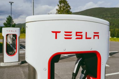 Tesla Supercharger istasyonu