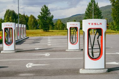 Tesla Supercharger istasyonu