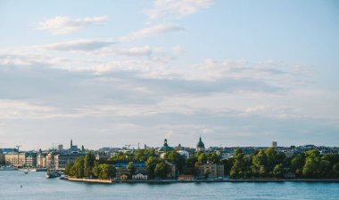 Stockholm 'ün eski kasabası güneşli bir günde, İsveç