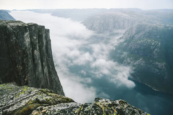 Hiking to Kjeragbolten (Kjerag), Norway — Stockfoto