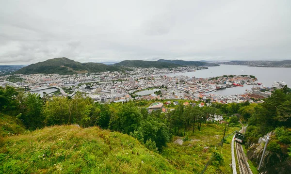 ノルウェーのベルゲン山からの市街地ビュー — ストック写真