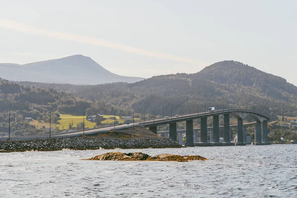 Most Tresfjord, Norsko, Evropa — Stock fotografie
