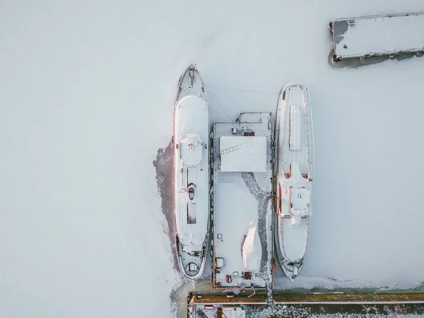 Porto congelato nel mare di Kaunas. Vista aerea drone — Foto Stock