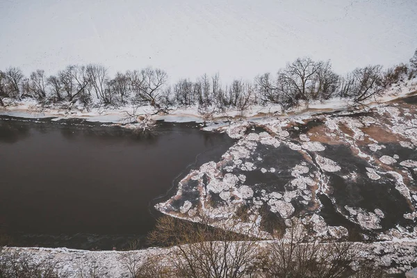 Râul Nevezis îngheţat. Vedere aeriană cu drone — Fotografie, imagine de stoc