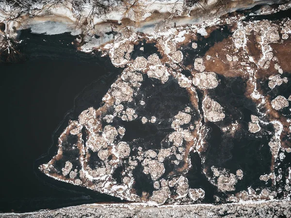 Rio Nevezis congelado. Vista aérea do drone — Fotografia de Stock