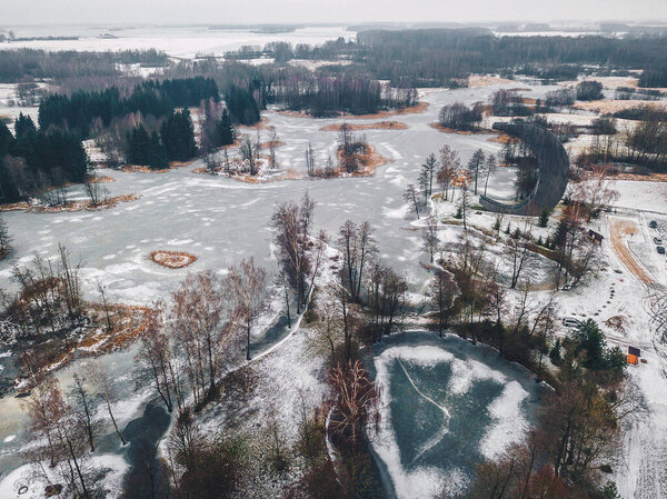 Вид с воздуха на замёрзшие озера Киркилай
