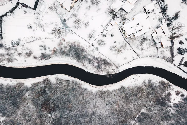 Drone vista aérea da estrada sinuosa — Fotografia de Stock