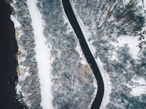 Drone vista aérea da estrada sinuosa — Fotografia de Stock