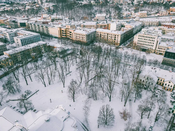 Город после сильного снега — стоковое фото