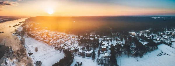 Témpanos de hielo en la fría mañana. Condado de Kaunas, Lituania — Foto de Stock