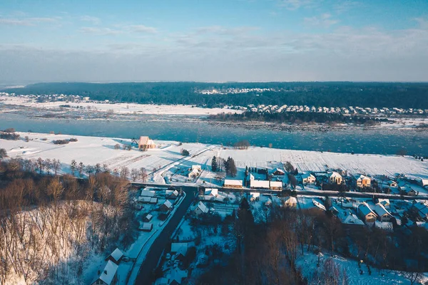 Témpanos de hielo en la fría mañana. Condado de Kaunas, Lituania — Foto de Stock