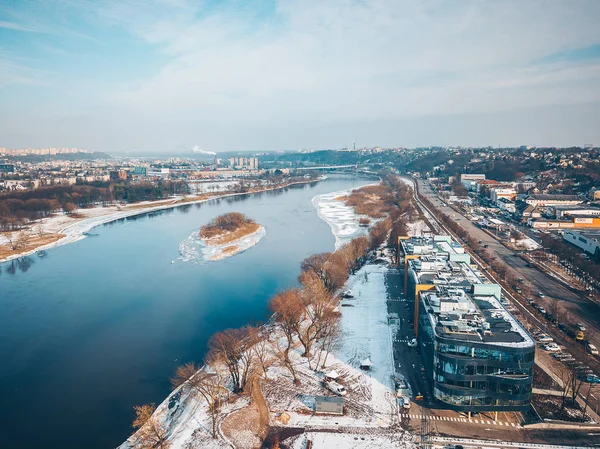 Зима в старом городе Каунаса, Литва — стоковое фото