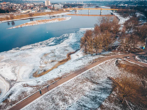 Зима в старом городе Каунаса, Литва — стоковое фото