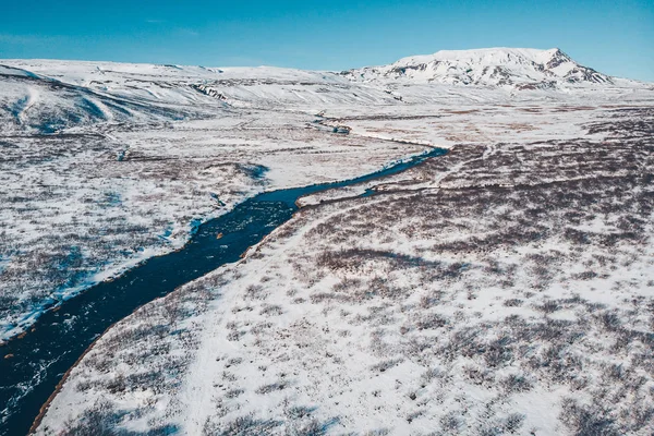 Río y paisaje nevado — Foto de Stock