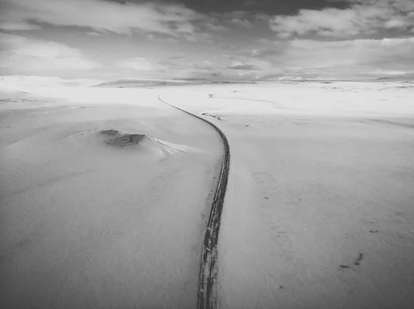 Snöig landsväg på Island — Stockfoto