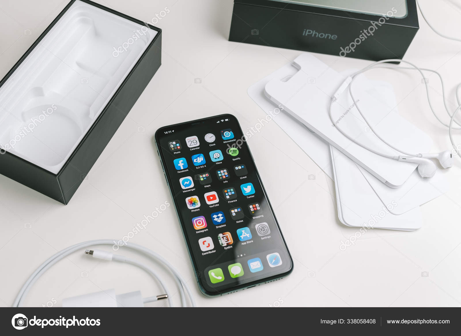 Unboxing A New Flagship Apple Iphone 11 Pro Max Stock Editorial Photo C Afotoeu