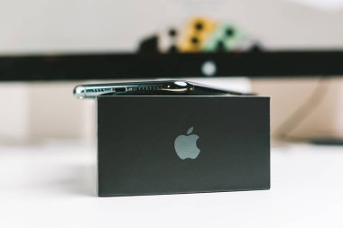 Yeni bir sancak gemisi Apple iPhone 11 Pro Max açılıyor.