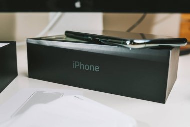Yeni bir sancak gemisi Apple iPhone 11 Pro Max açılıyor.
