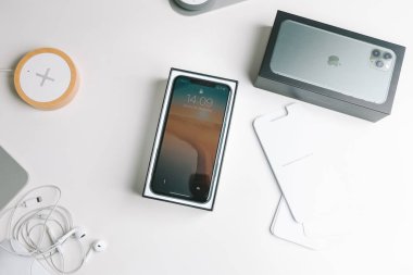 Yeni bir sancak gemisi Apple iPhone 11 Pro Max açılıyor.