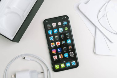 Yeni bir sancak gemisi Apple iPhone 11 Pro Max açılıyor.