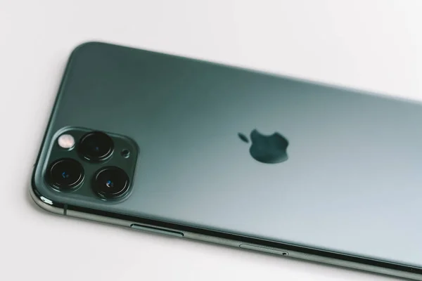 Apple iphone 11 Pro Max ve üçlü kamera — Stok fotoğraf