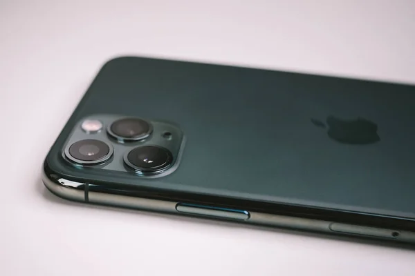 Apple iPhone 11 Pro Max с тройной камерой — стоковое фото
