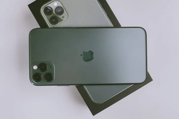 Разоблачение нового флагмана Apple iPhone 11 Pro Max — стоковое фото