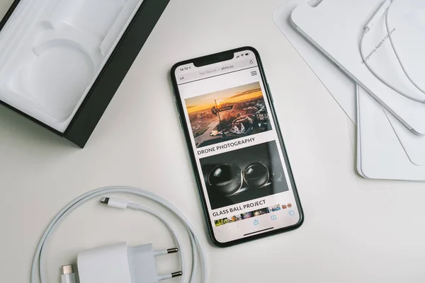 Unboxing a new flagship Apple iPhone 11 Pro Max — Stock Photo, Image