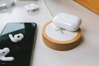 Yeni Apple Airpods Pro kulaklıklar