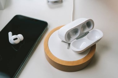 Yeni Apple Airpods Pro kulaklıklar