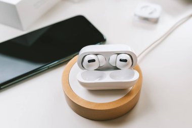 Yeni Apple Airpods Pro kulaklıklar