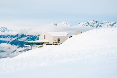Kronplatz, Güney Tyrol, İtalya - 20 Kasım 2019: Lumen - Kronplatz 'daki Dağ Fotoğrafçılığı Müzesi - İtalyan Dolomitleri' ndeki kayak merkezi