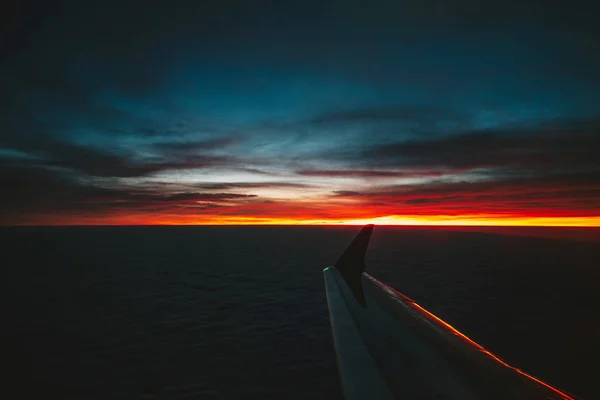 Luchtopname Vanuit Het Vliegtuigraam Zonsopgang Moment — Stockfoto