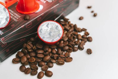 Kaunas, Litvanya - Mart 06, 2020: Julius Meinl kahve kapsülleri beyaz arka planda izole edildi
