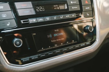 KAUNAS, LITHUANIA - 30 NİSAN 2020: yeni Volkswagen e-up! 36.8 kWsaat kapasiteli elektrikli araba. Araç içi.