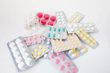 Tıbbi ilaçlar ve haplar.