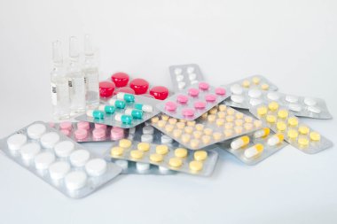 Tıbbi ilaçlar ve haplar.