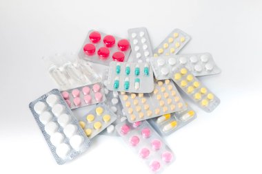 Tıbbi ilaçlar ve haplar.