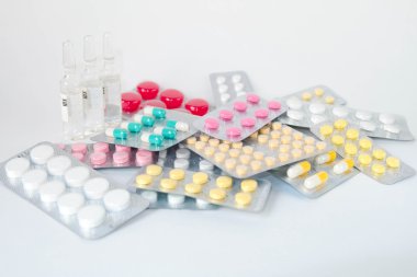 Tıbbi ilaçlar ve haplar.