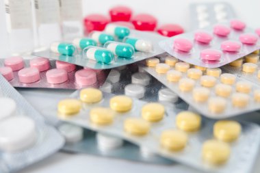 Tıbbi ilaçlar ve haplar.