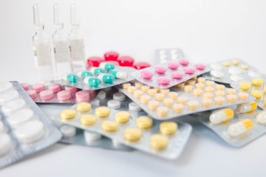 Tıbbi ilaçlar ve haplar.