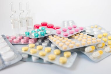 Tıbbi ilaçlar ve haplar.