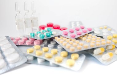 Tıbbi ilaçlar ve haplar.