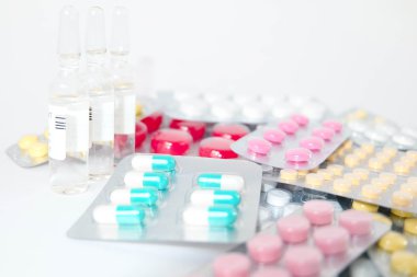 Tıbbi ilaçlar ve haplar.