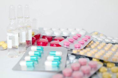 Tıbbi ilaçlar ve haplar.