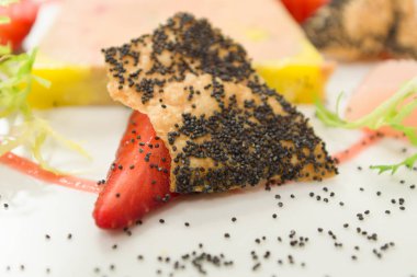 tatlı çilek ve haşhaş tohumu ile