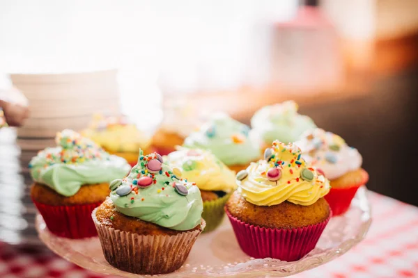 taze yapılmış kekler