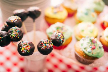 Çikolatalı kek çıkar 