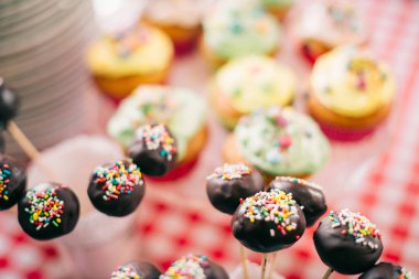 Çikolatalı kek çıkar 