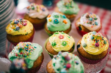 taze yapılmış kekler